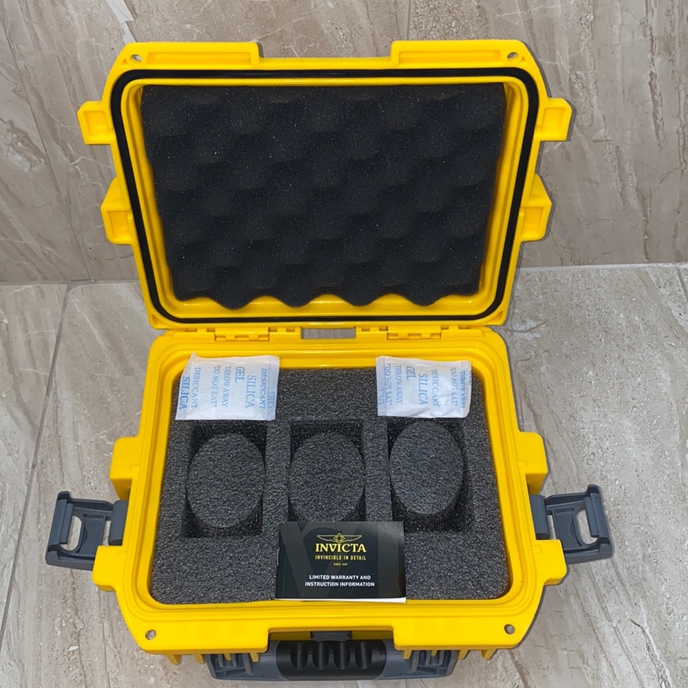 NWT BRAND NEW INVICTA CASE